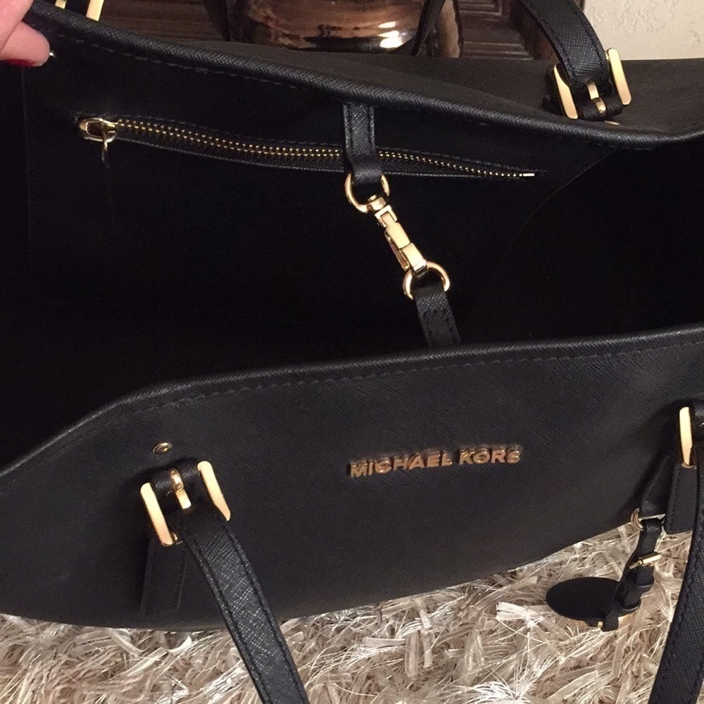 Michael Kors Jet Set Black Saffiano Travel Tote - Picture 8 of 16